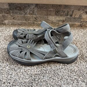 Keen Women’s US Size 8.5 Gray Strappy Sandals Closed Toe EUC